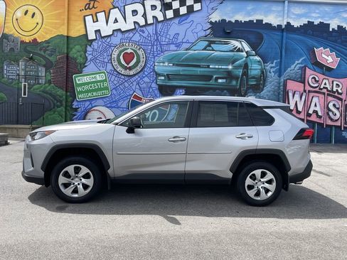 Used 2022 Toyota RAV4 LE AWD/4WD image 2