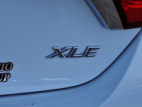 Used 2015 Toyota Camry XLE image 34