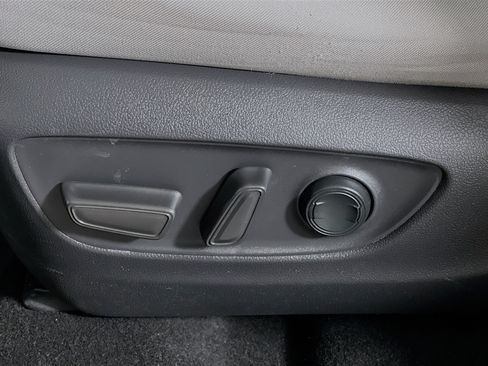 Used 2021 Toyota RAV4 XLE AWD/4WD image 16