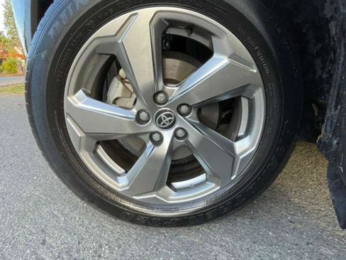 Used 2020 Toyota RAV4 Limited w/ All Weather Liner Package AWD/4WD image 10