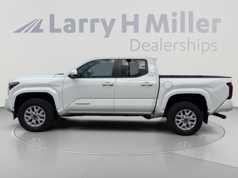 Used 2024 Toyota Tacoma SR5 AWD/4WD image 2