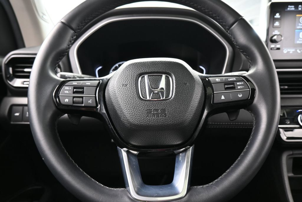 Used 2025 Honda Pilot Touring image 29