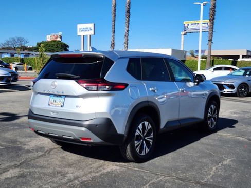 Used 2023 Nissan Rogue SV FWD image 7