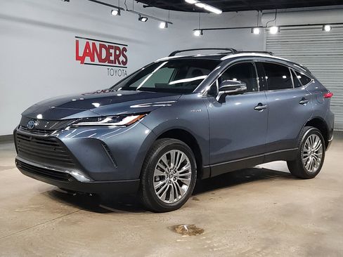 Used 2021 Toyota Venza Limited AWD/4WD image 3