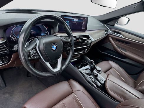 Used 2021 BMW 530e xDrive w/ Executive Package image 7