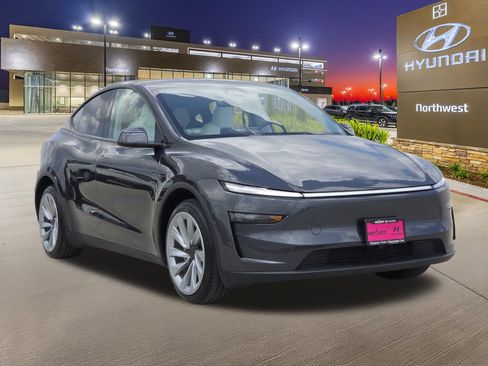 Used 2026 Tesla Model Y 2WD image 3