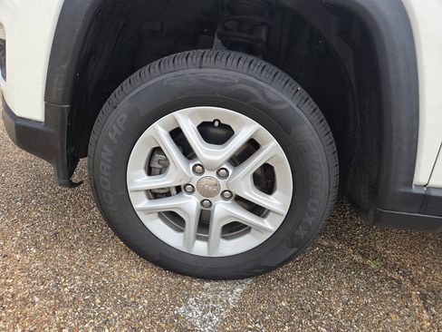 Used 2021 Jeep Compass Sport AWD/4WD image 23
