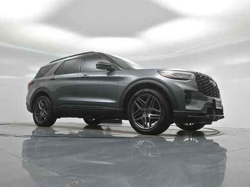 Used 2025 Ford Explorer ST w/ Sun And Sound Package AWD/4WD image 3