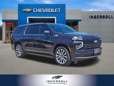 Used 2025 Chevrolet Suburban High Country AWD/4WD image 1