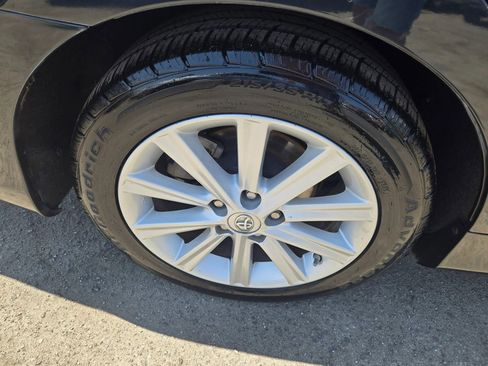 Used 2013 Toyota Camry XLE w/ Leather Pkg image 28