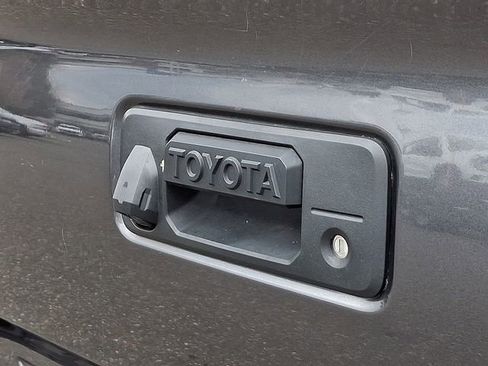 Used 2018 Toyota Tacoma Limited image 32