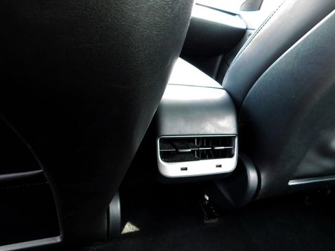 Used 2018 Tesla Model 3 Long Range RWD image 9