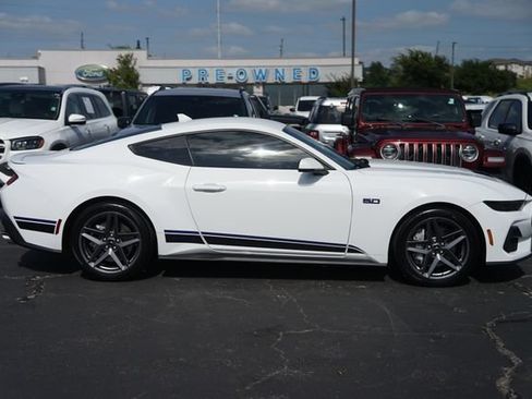 Used 2025 Ford Mustang GT Premium RWD image 5