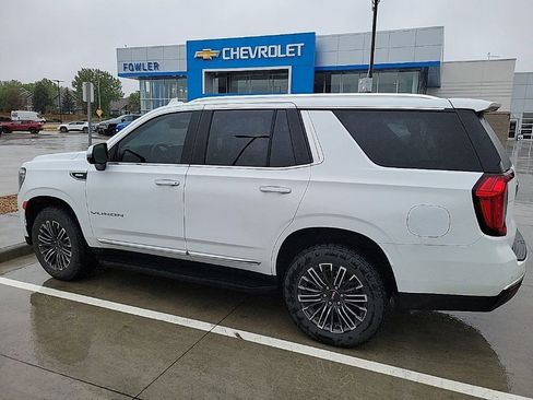 Used 2022 GMC Yukon SLT w/ SLT Luxury Package AWD/4WD image 7