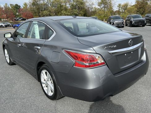 Used 2015 Nissan Altima 2.5 SV w/ Convenience Package image 4