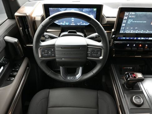 Used 2025 GMC Hummer EV 2X w/ LPO, Sport Package AWD/4WD image 26