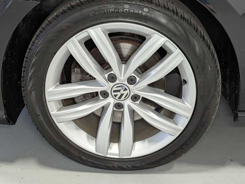 Used 2019 Volkswagen Passat 2.0T Wolfsburg w/ Wheels & Sunroof Package FWD image 3