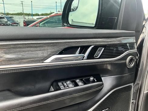 Used 2022 Jeep Wagoneer Series II w/ Convenience Group I AWD/4WD image 12