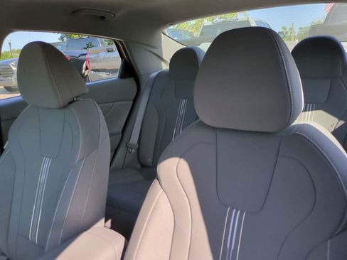 Used 2022 Hyundai Elantra Blue FWD image 8