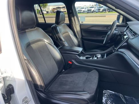 Used 2024 Jeep Grand Cherokee Altitude RWD image 34