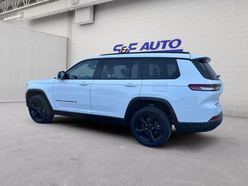 Used 2023 Jeep Grand Cherokee L Limited w/ Black Appearance Package image 3