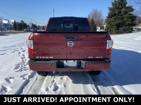 Used 2017 Nissan Titan SL image 4