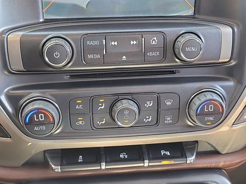 Used 2014 Chevrolet Silverado 1500 High Country image 22