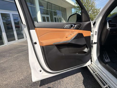 Used 2021 BMW X7 xDrive40i w/ M Sport Package AWD/4WD image 18