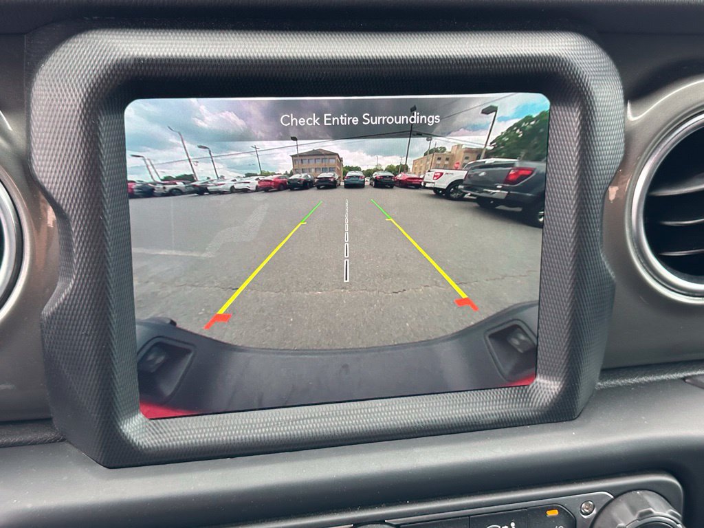 Used 2023 Jeep Gladiator Overland AWD/4WD image 5