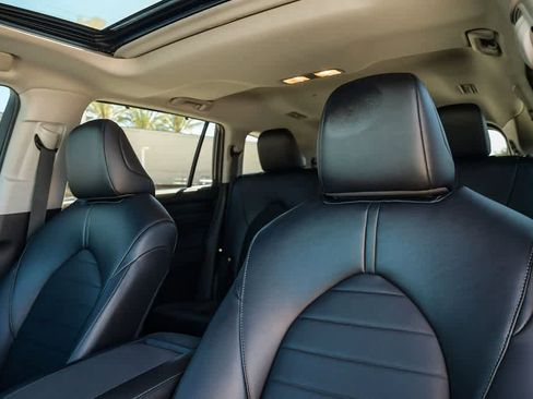 Used 2023 Toyota Highlander XLE image 18