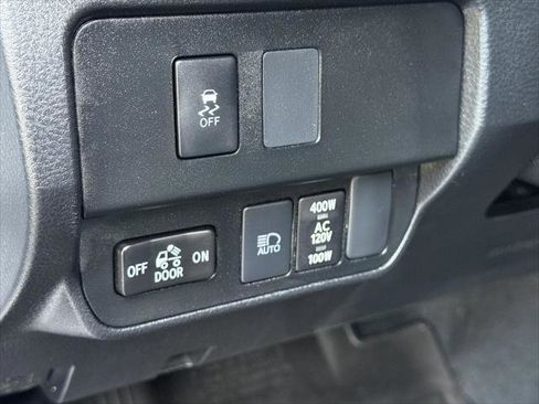 Certified 2023 Toyota Tacoma TRD Off-Road AWD/4WD image 17