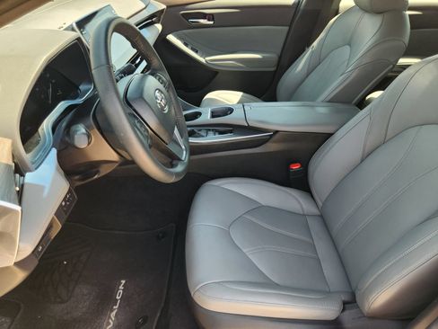 Used 2022 Toyota Avalon XLE FWD image 13