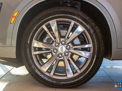 Used 2025 Cadillac XT6 Premium Luxury image 9