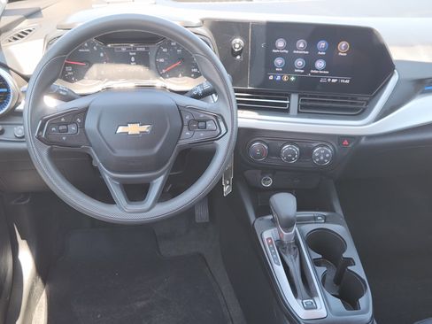 Used 2025 Chevrolet Trax LS FWD image 25