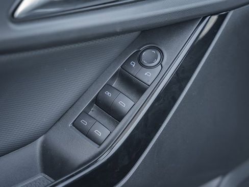 Used 2025 Chevrolet Equinox LT image 36