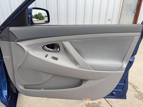 Used 2010 Toyota Camry image 36