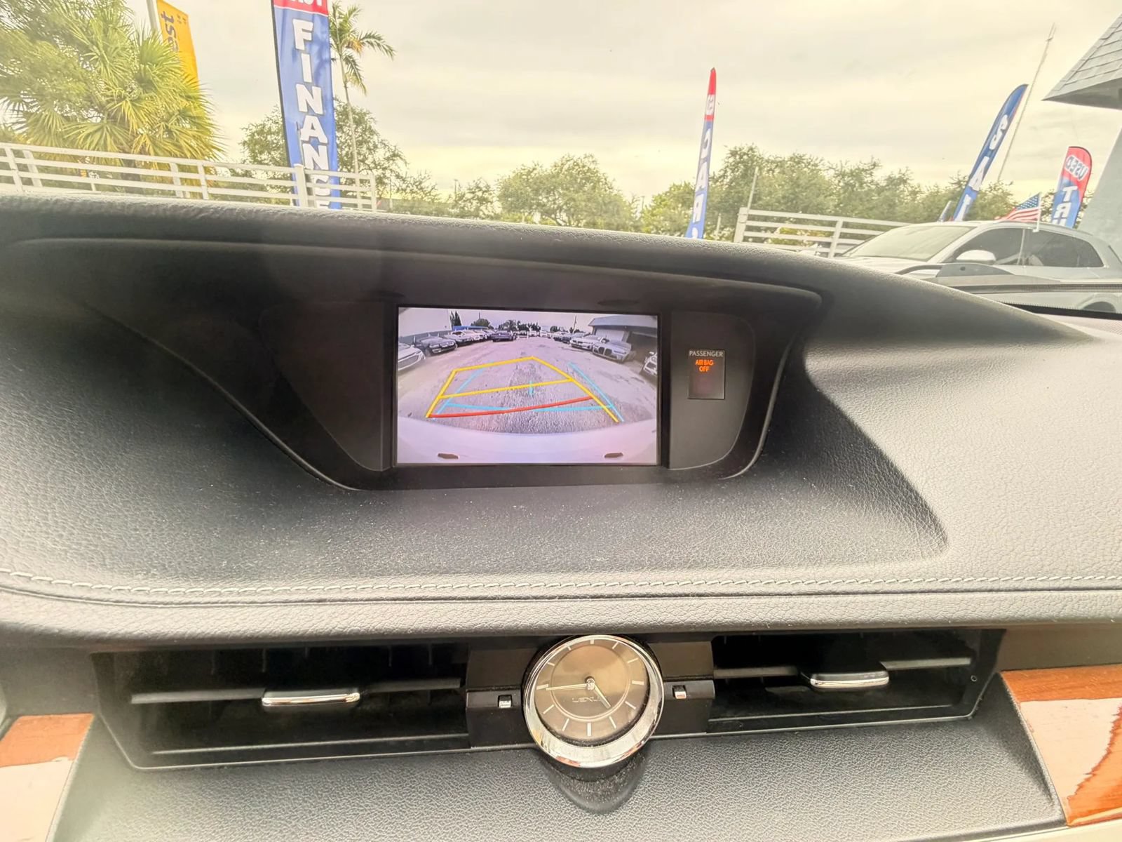 Used 2015 Lexus ES 300h w/ Navigation System Package FWD image 12