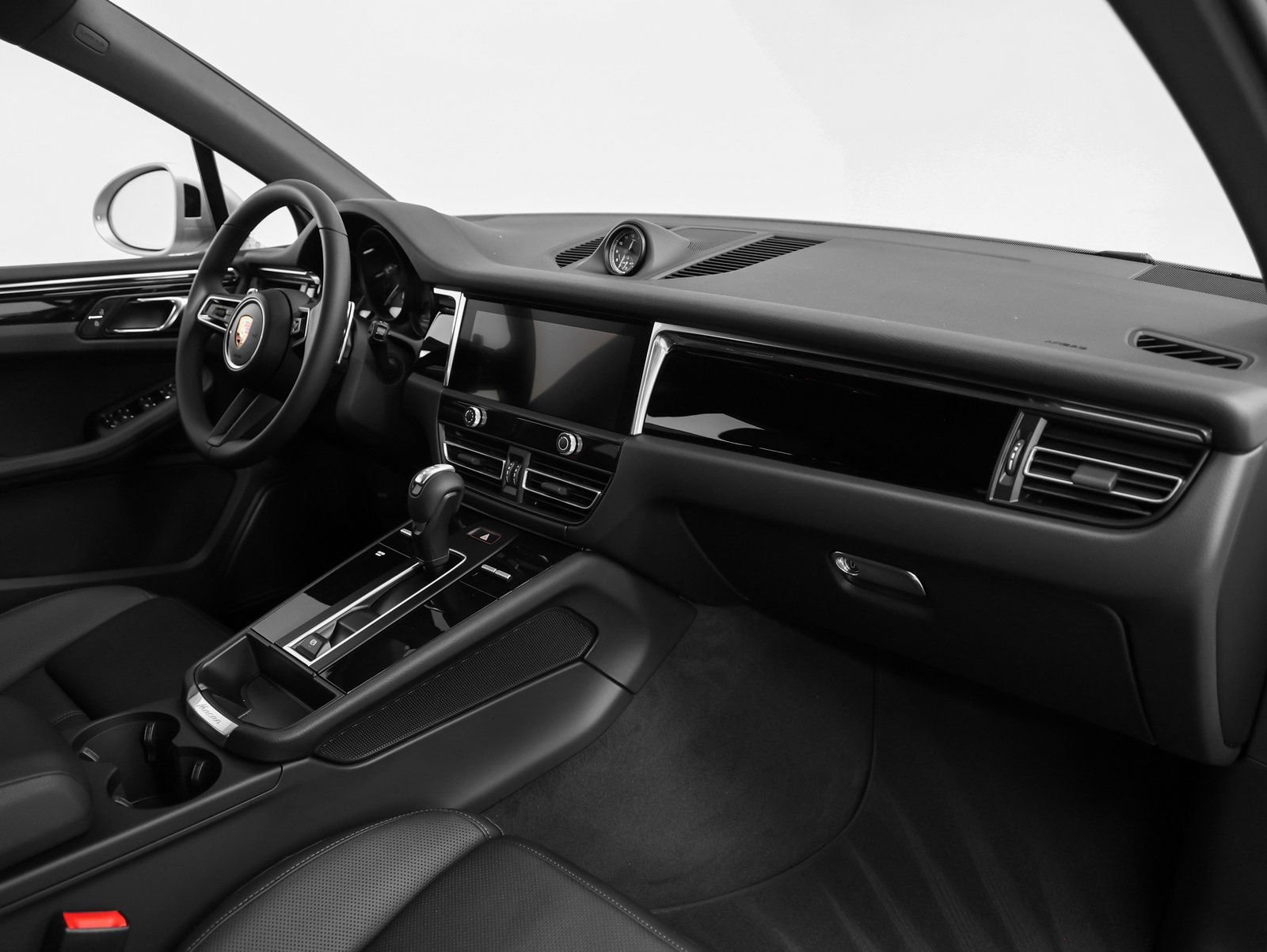 Certified 2025 Porsche Macan AWD/4WD image 22