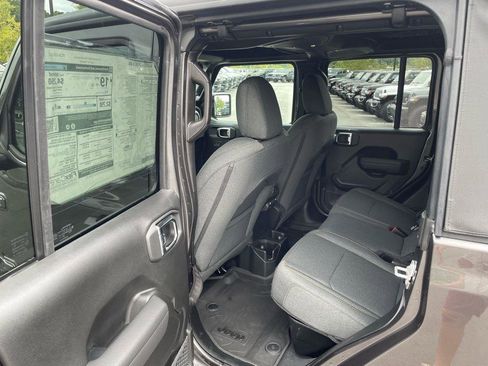 New 2025 Jeep Gladiator Sport image 31