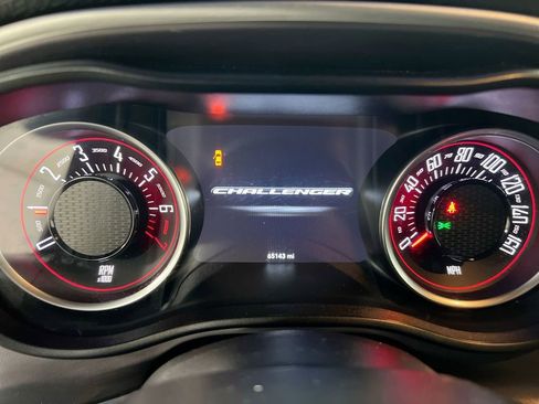 Used 2020 Dodge Challenger SXT image 12