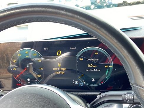 Used 2021 Mercedes-Benz GLB 250 4MATIC image 21