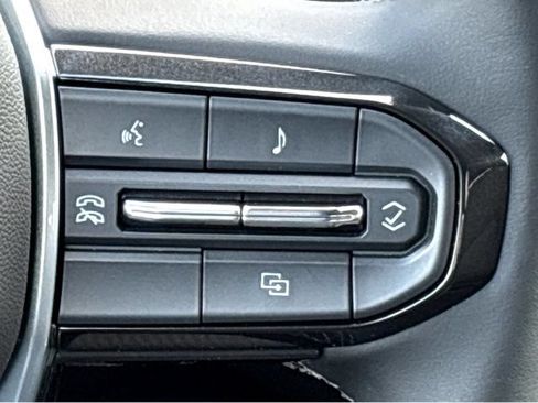 Used 2024 Chevrolet Colorado LT w/ LT Convenience Package II AWD/4WD image 15