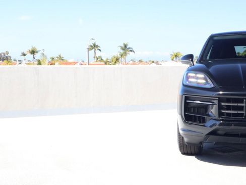 New 2026 Porsche Cayenne Coupe AWD/4WD image 12