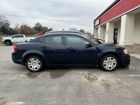 Used 2013 Dodge Avenger SE image 4