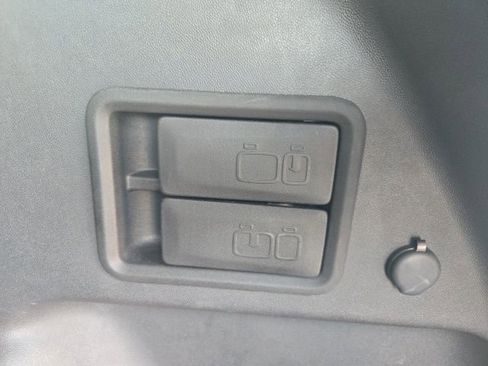 Used 2024 Chevrolet Equinox LT image 43