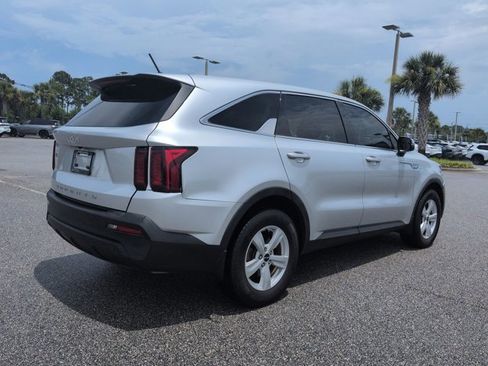 Used 2022 Kia Sorento LX FWD image 5