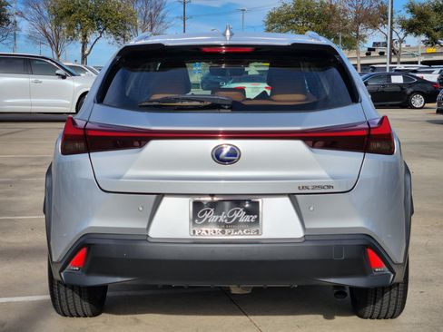 Used 2019 Lexus UX 250h image 12