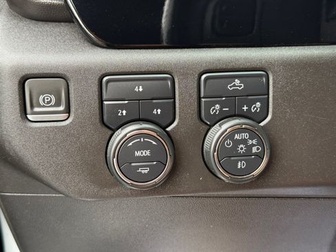 Used 2024 Chevrolet Silverado 2500 LT AWD/4WD image 32