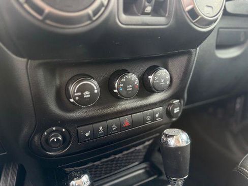 Used 2018 Jeep Wrangler Unlimited Sahara AWD/4WD image 22