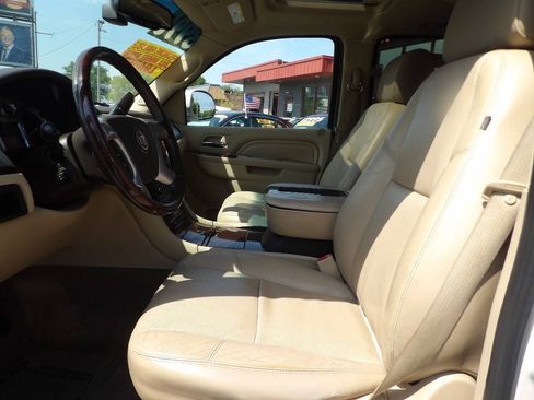 Used 2012 Cadillac Escalade Luxury AWD/4WD image 10